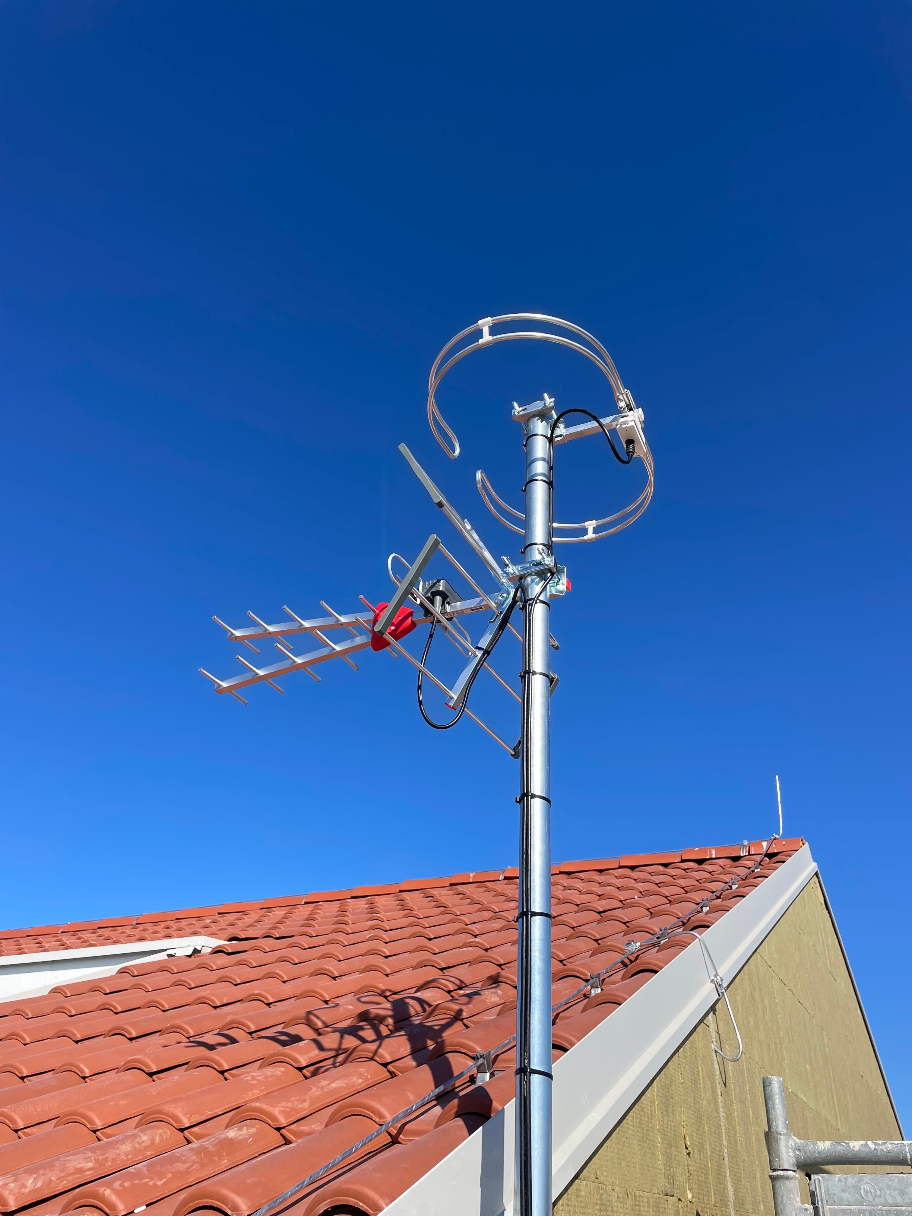 AntenaPRO tehničar izvodi instalaciju na lokaciji